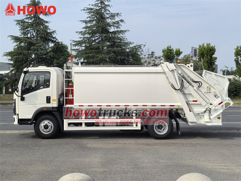 HOWO 4X4 garbage compactor truck
