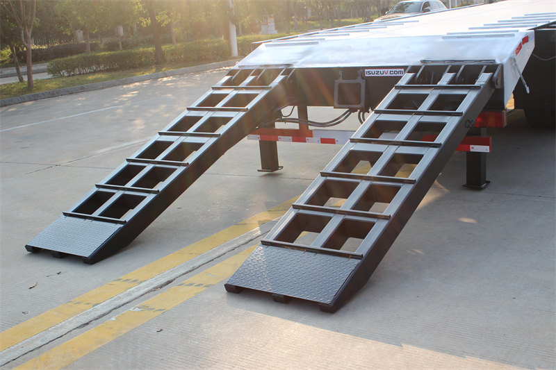 SINOTRUK HOWO heavy duty self loader