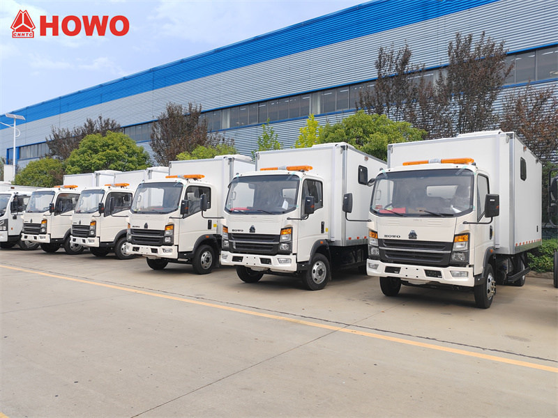 Pelanggan Aljazair membeli 8 unit truk layanan mobile HOWO 4x4.