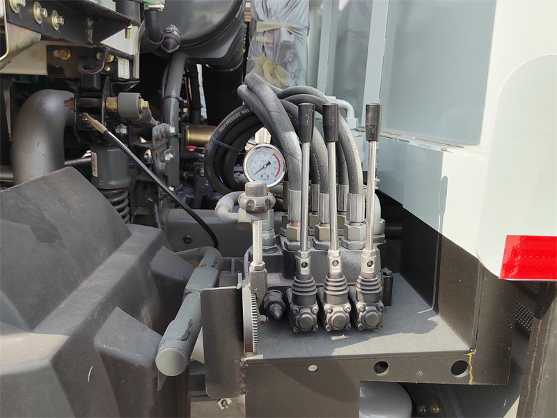 HOWO 4×4 skip bin truck for sale