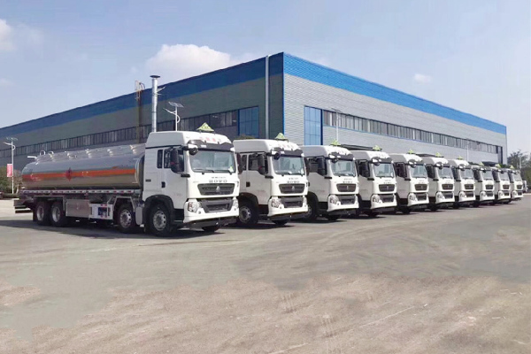 HOWO TX fuel bowser trucks manufacturer