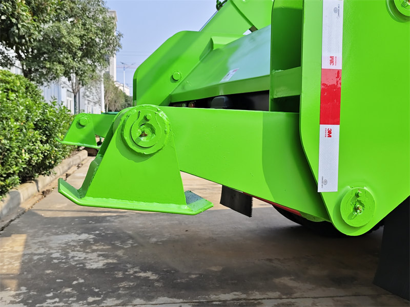 HOWO swing arm garbage truck