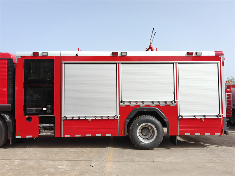 Howo 4x2 fire water truck