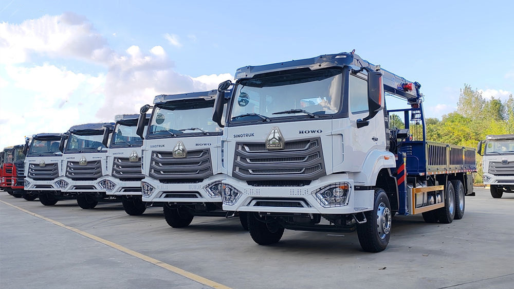 5 unit crane yang dipasang di truk HOWO telah dikirim ke Angola.