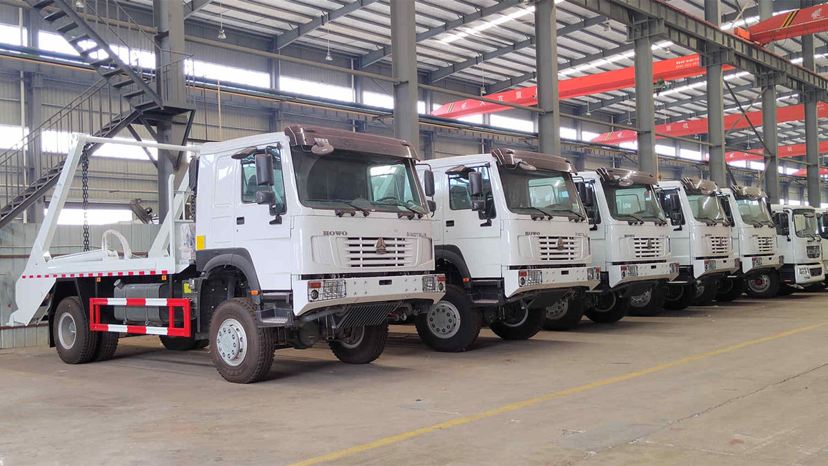 6 unit truk sampah HOWO 4x4 skip loader telah dikirim ke Djibouti.