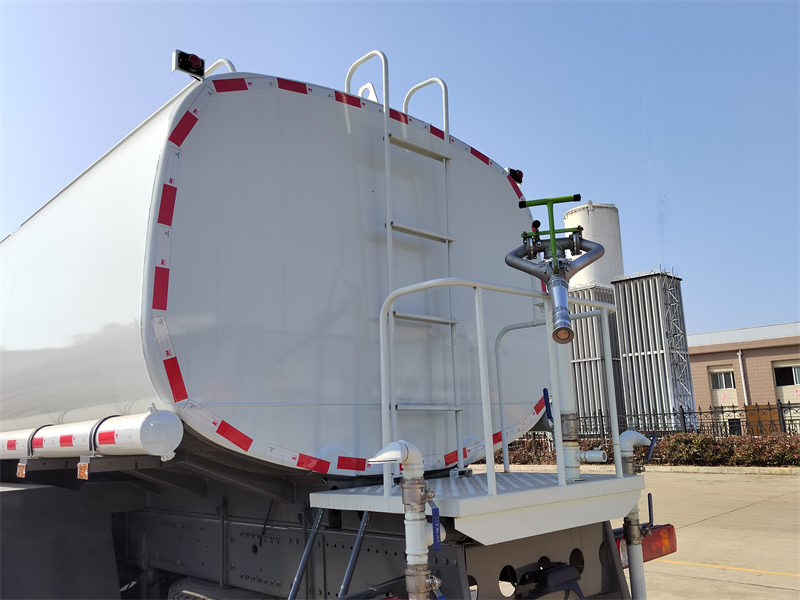 HOWO 20000L water tank truck