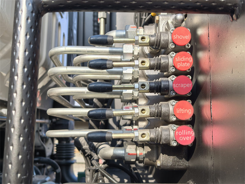 HOWO back loading garbage truck