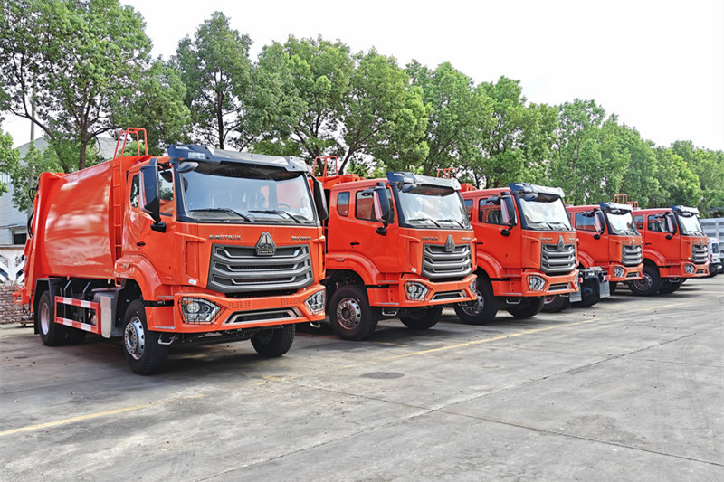 5 unit howo garbage compactor trucks are exported to ghana