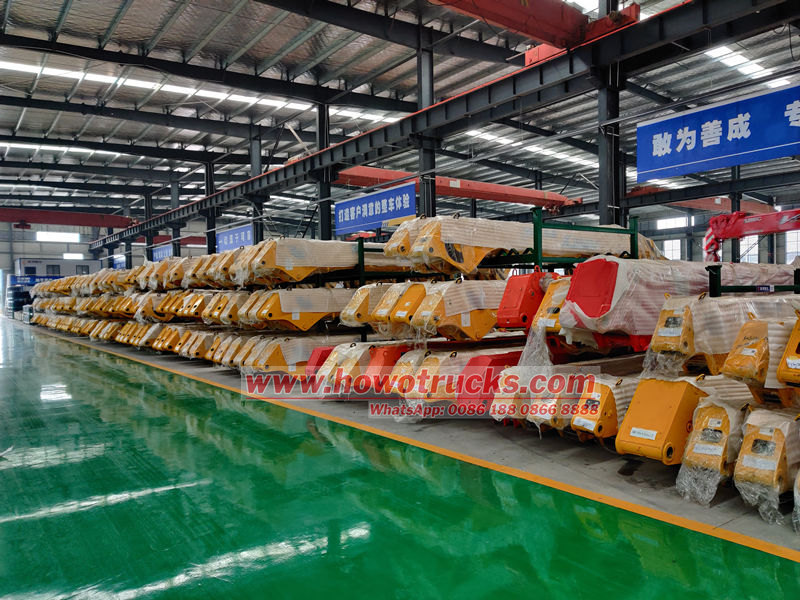 HOWO cargo truck with crane factory