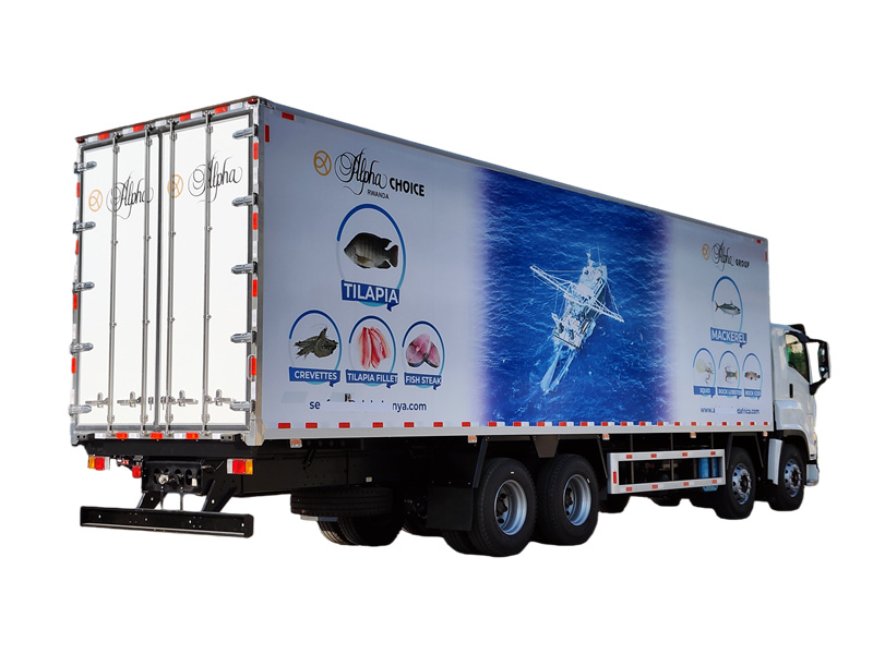 HOWO 8×4 reefer box truck