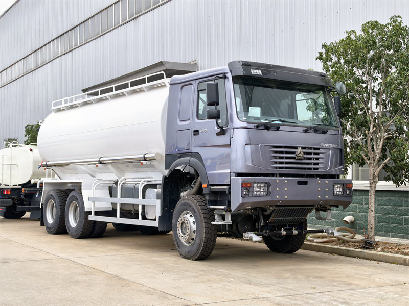 Howo water tank truck