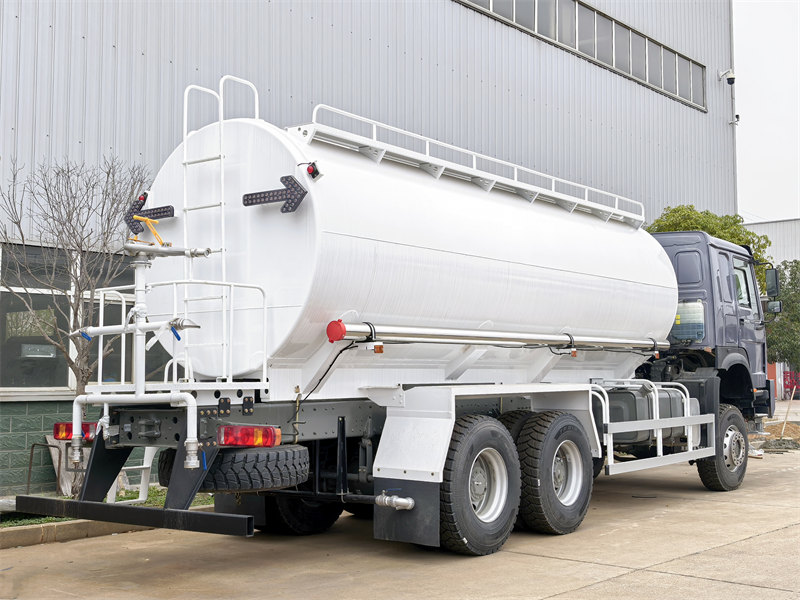 Howo water tank truck