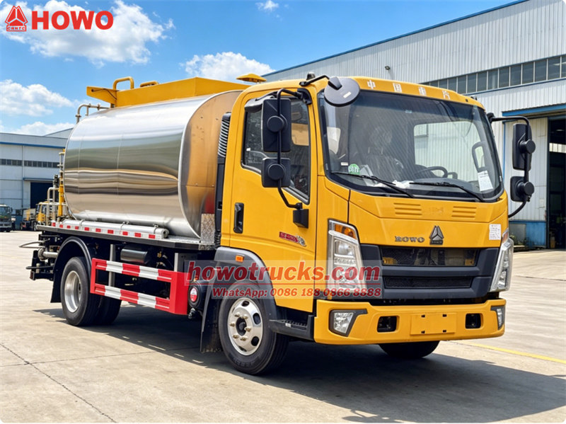 &nbsp;HOWO light asphalt spreader truck