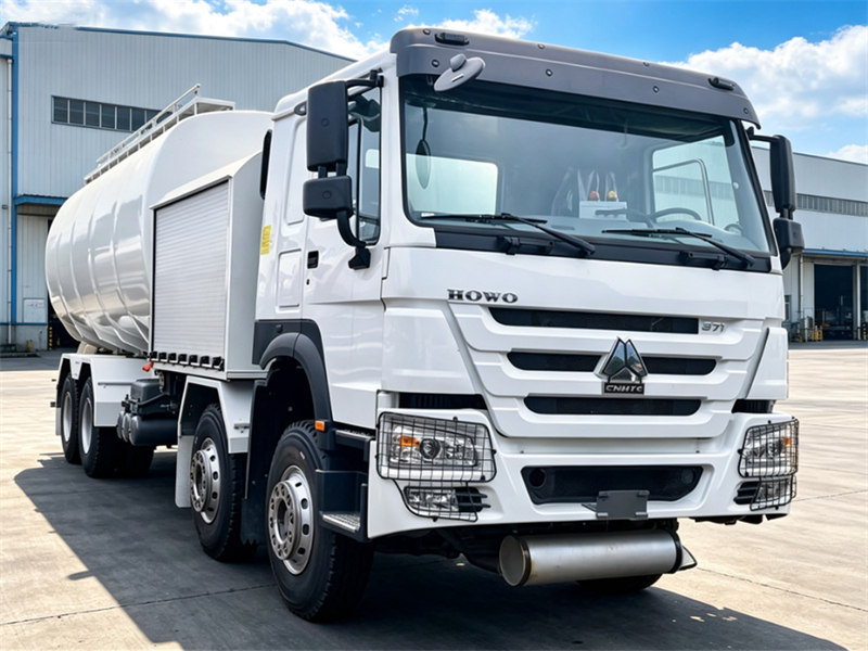 Sinotruk HOWO 8x4 aircraft refueling truck