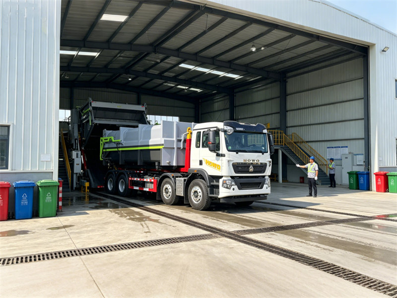 HOWO heavy 25tons garbage hooklift truck HOWO heavy 25tons garbage hooklift truck
